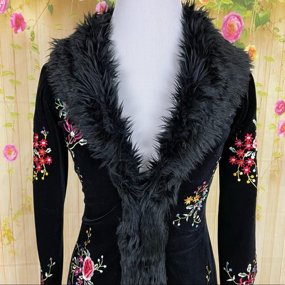 SOLD Betsy Johnson Vintage 90s Y2K Floral
Velvet Fur Trim Penny Lane Coat Size 6 - Picture 2 of 12